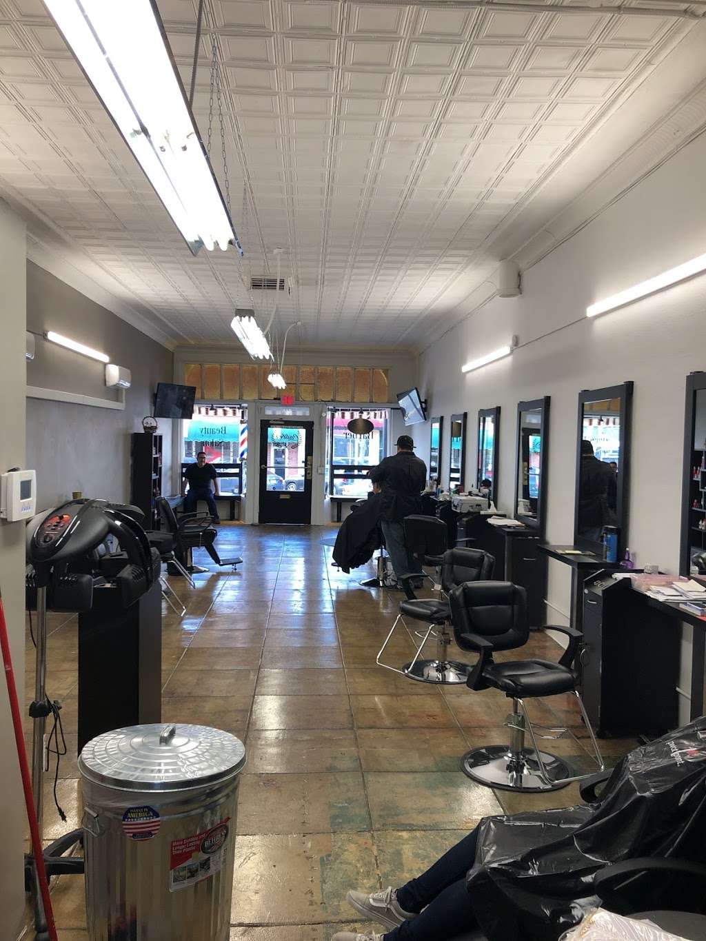 Caliber Studios Barber & Salon | 108 S Main St, Lake Elsinore, CA 92530, USA | Phone: (951) 474-7915