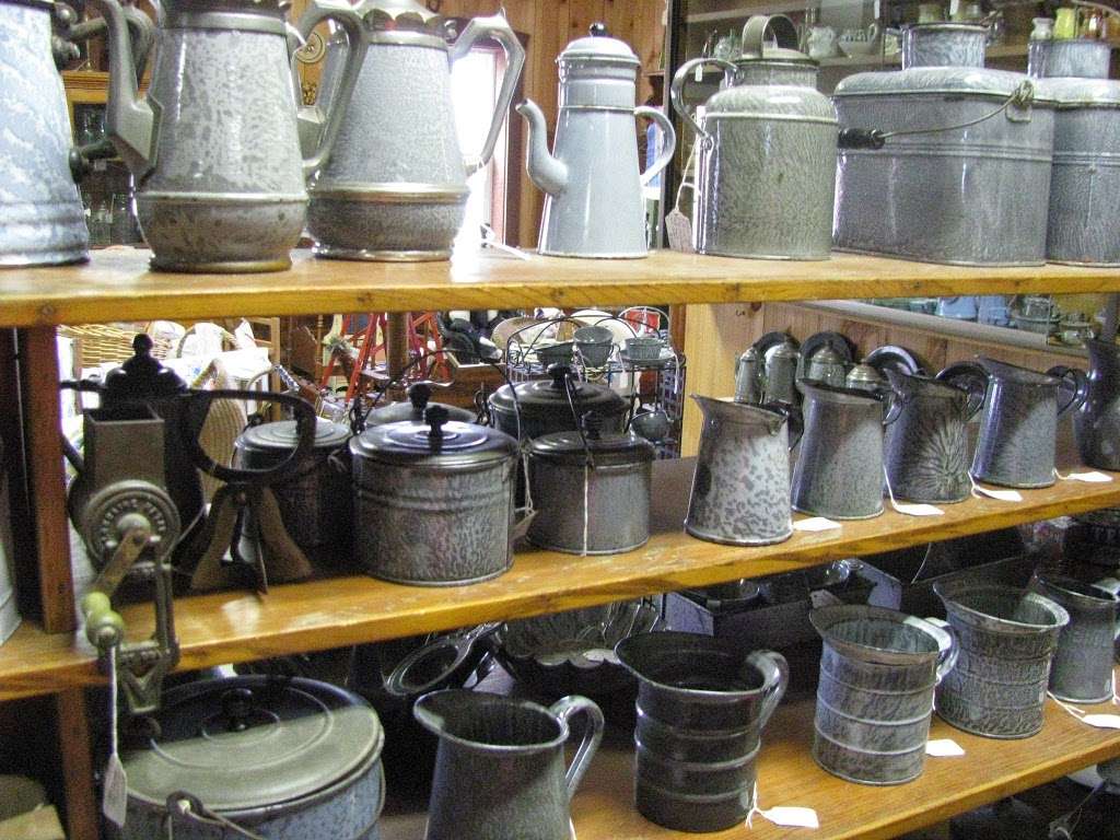 Burkholders Ever Green Farm Antiques | 705 Franklin St, Denver, PA 17517 | Phone: (717) 615-0688