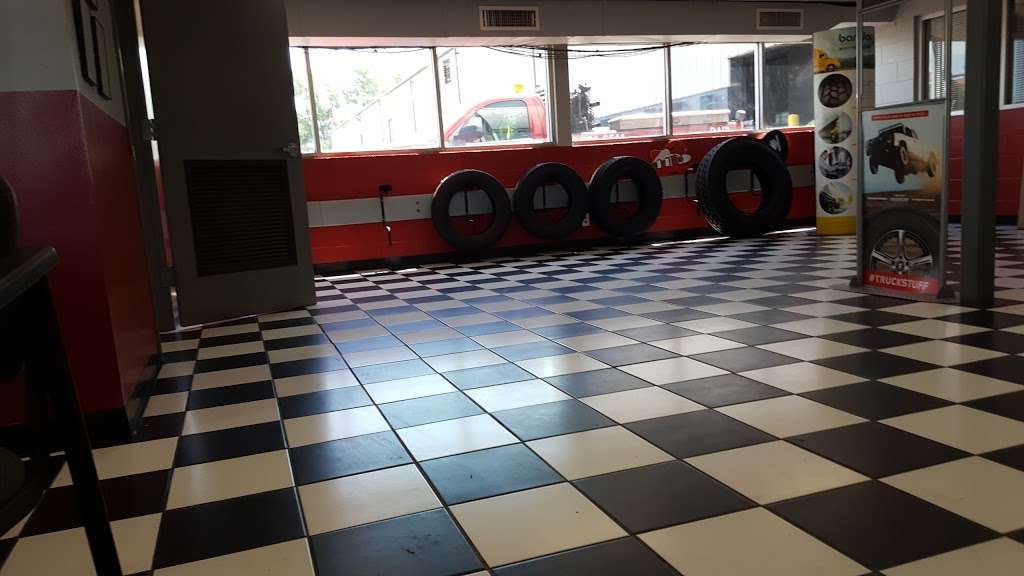 Cross Midwest Tire | 3527 Gardner Ave, Kansas City, MO 64120, USA | Phone: (816) 421-5850