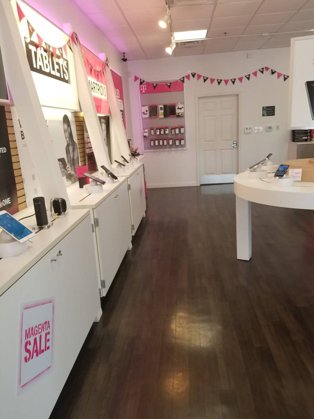 T-Mobile | 2525 W Anderson Ln Bldg 3 Ste 260, Austin, TX 78757, USA | Phone: (512) 323-2975