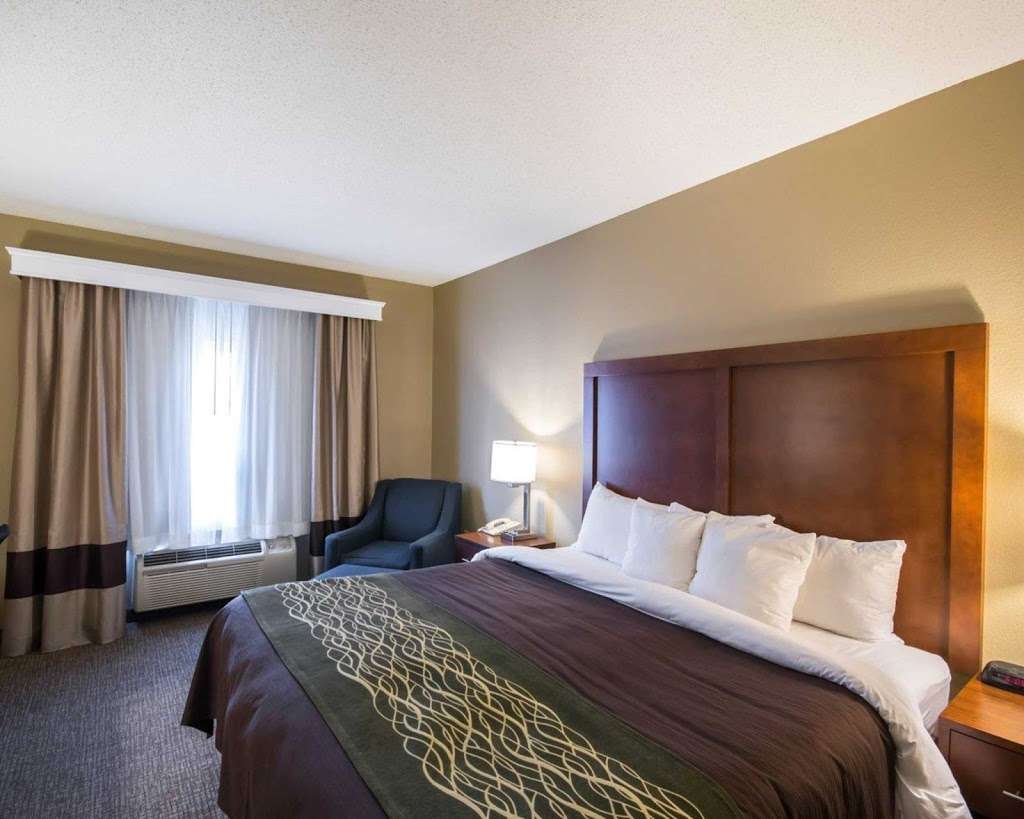 Comfort Inn & Suites | 404 North, I-35E, Red Oak, TX 75154, USA | Phone: (972) 617-7797