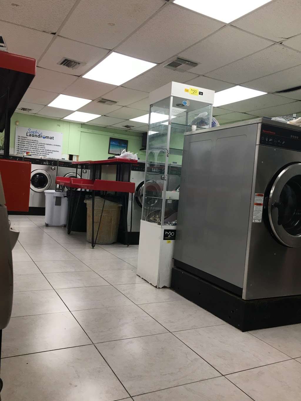 Alvarengas Coin Laundry & Dry Cleaners | 5989 W 16th Ave, Hialeah, FL 33012, USA | Phone: (305) 824-3225
