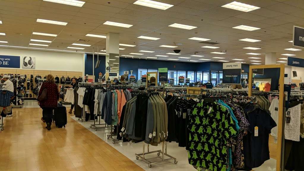 Marshalls | 200 Franklin Village Drive, Franklin, MA 02038, USA | Phone: (508) 520-0338