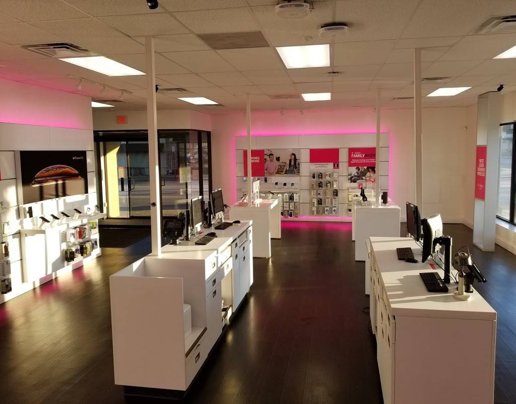 T-Mobile | 4800 E Douglas Ave, Wichita, KS 67208, USA | Phone: (316) 440-9565