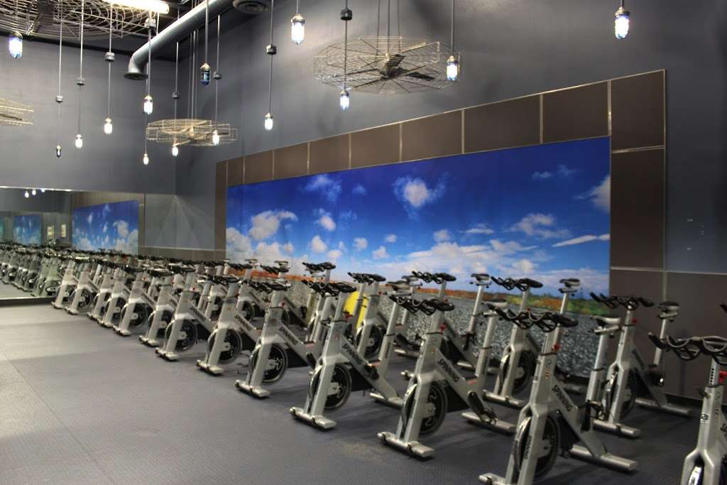 24 Hour Fitness | 18825 Bear Valley Rd, Apple Valley, CA 92308, USA | Phone: (760) 810-4067