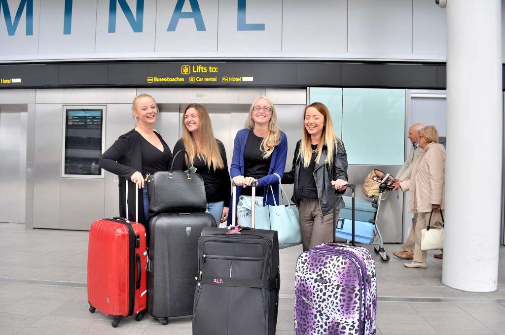 Gatwick Valet Parking - Tudor Rose | Hookwood Park, Reigate Rd, Horley RH6 0HQ, UK | Phone: 01293 822844