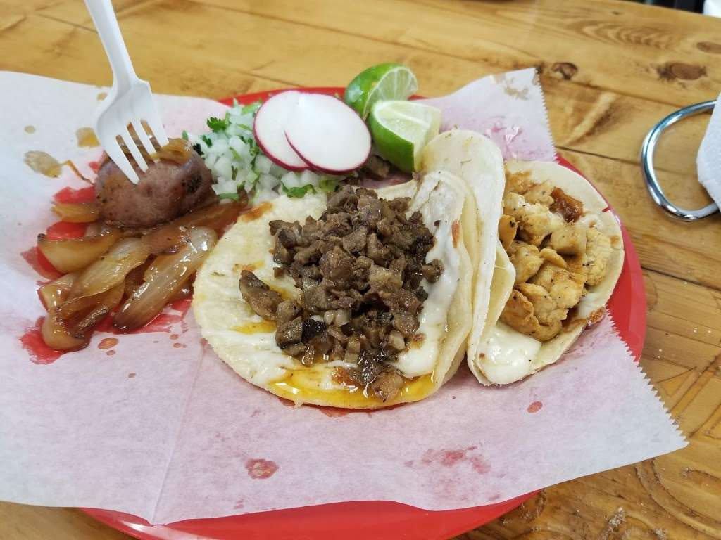 Fitos Tacos De Cabeza | 2950 W Davis St, Dallas, TX 75211, USA | Phone: (972) 685-6780