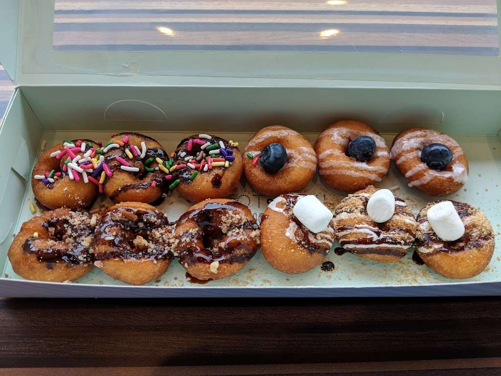 The Dapper Doughnut - Legends | Kansas City, KS 66109, USA | Phone: (913) 217-8022