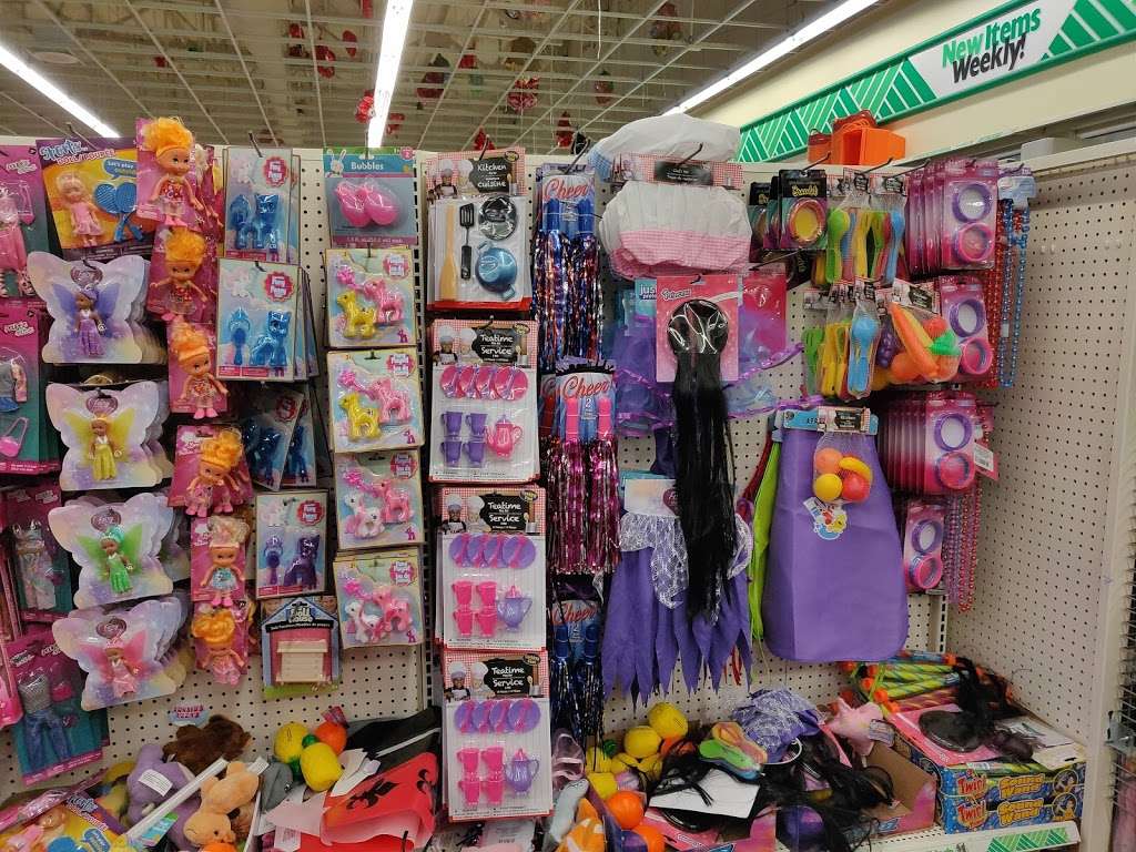 Dollar Tree | 15232 Summit Ave, Fontana, CA 92336, USA | Phone: (909) 463-2038