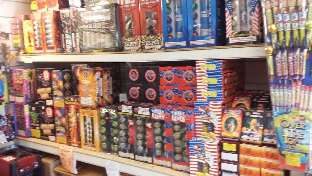 Hamlin Fireworks Outlet | 254 Cemetery Rd, Moscow, PA 18444, USA | Phone: (570) 689-4100