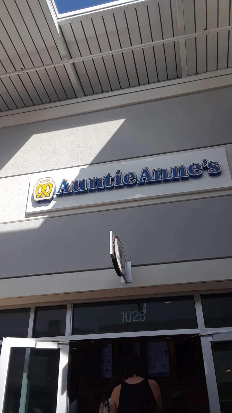 Auntie Annes | SE Quadrant of I-95 and, Lpga Blvd, Daytona Beach, FL 32114, USA | Phone: (386) 947-7463