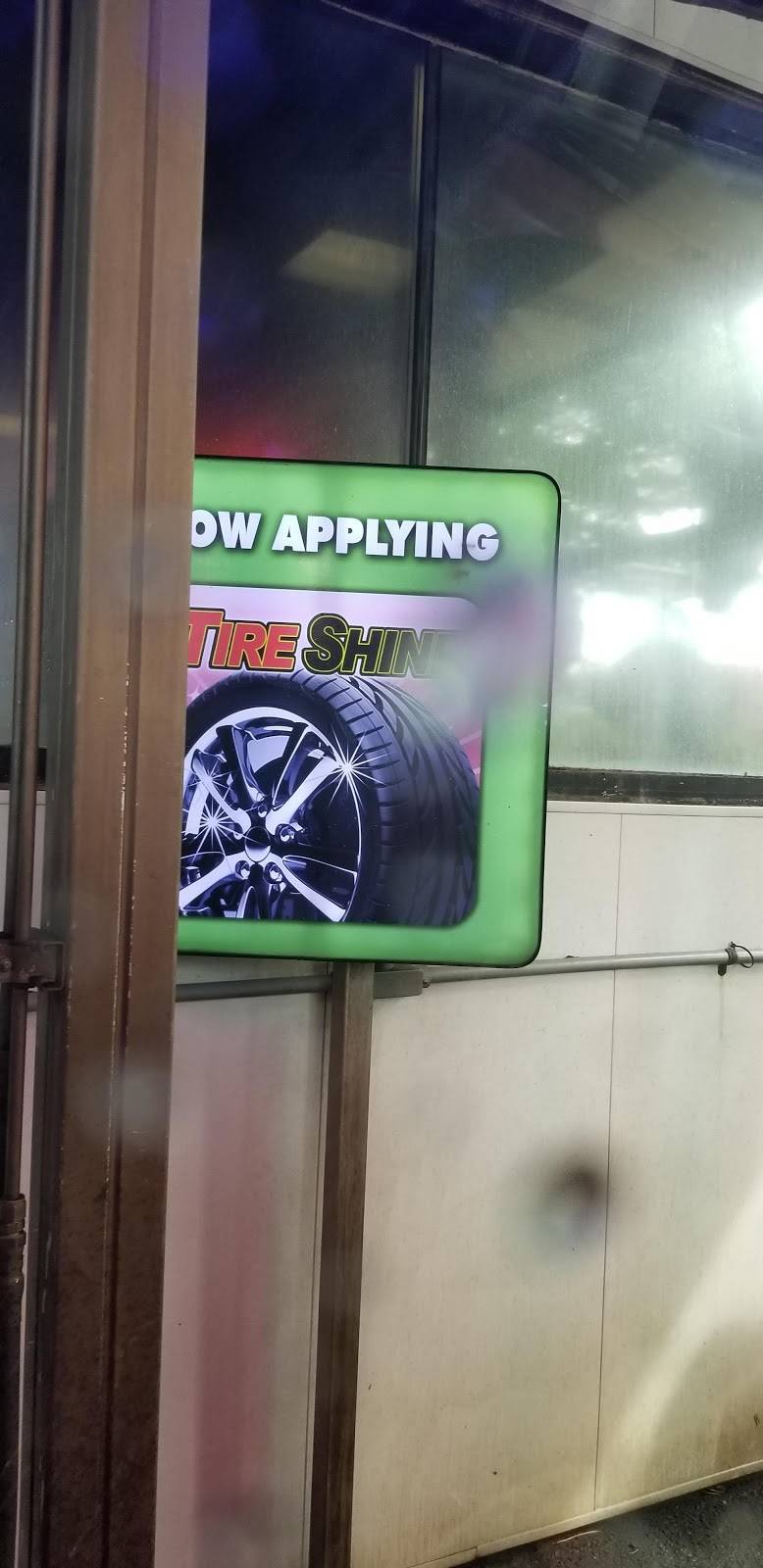 Wiki Wiki Carwash | 201 Towne Centre Blvd, Pineville, NC 28134, USA | Phone: (704) 835-1065