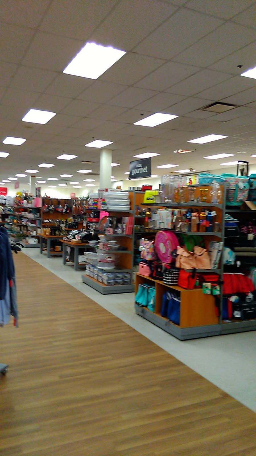 T.J. Maxx | 477 River Rd, Edgewater, NJ 07020, USA | Phone: (201) 840-7999