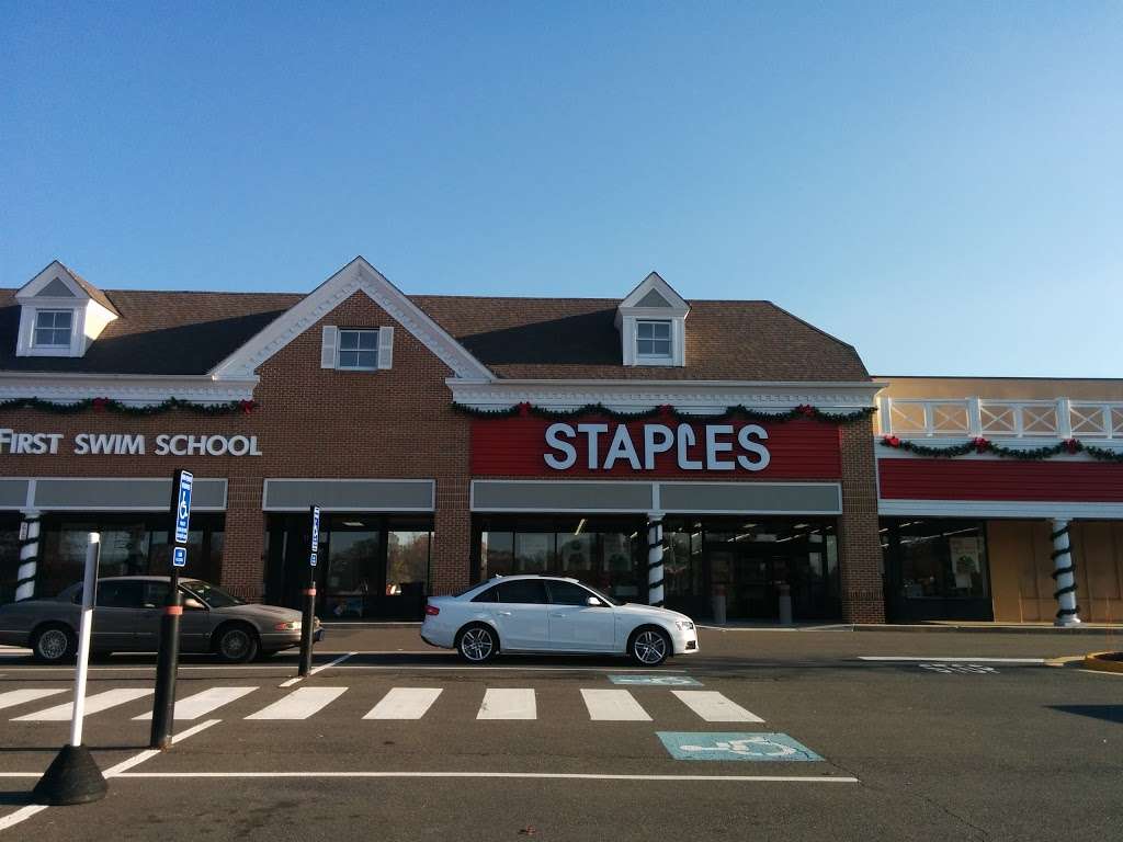 Staples | 1104 W Broad St, Falls Church, VA 22046, USA | Phone: (703) 534-0101