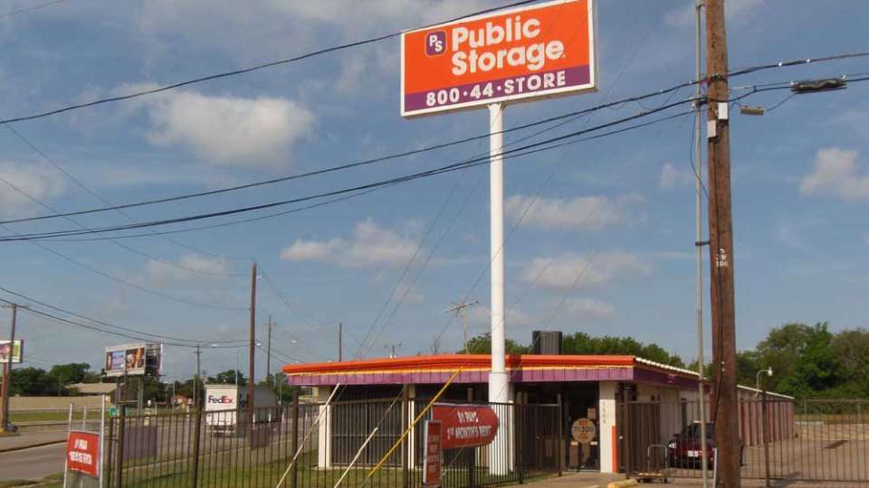 Public Storage | 1605 Vilbig Rd, Dallas, TX 75208, USA | Phone: (972) 763-5442