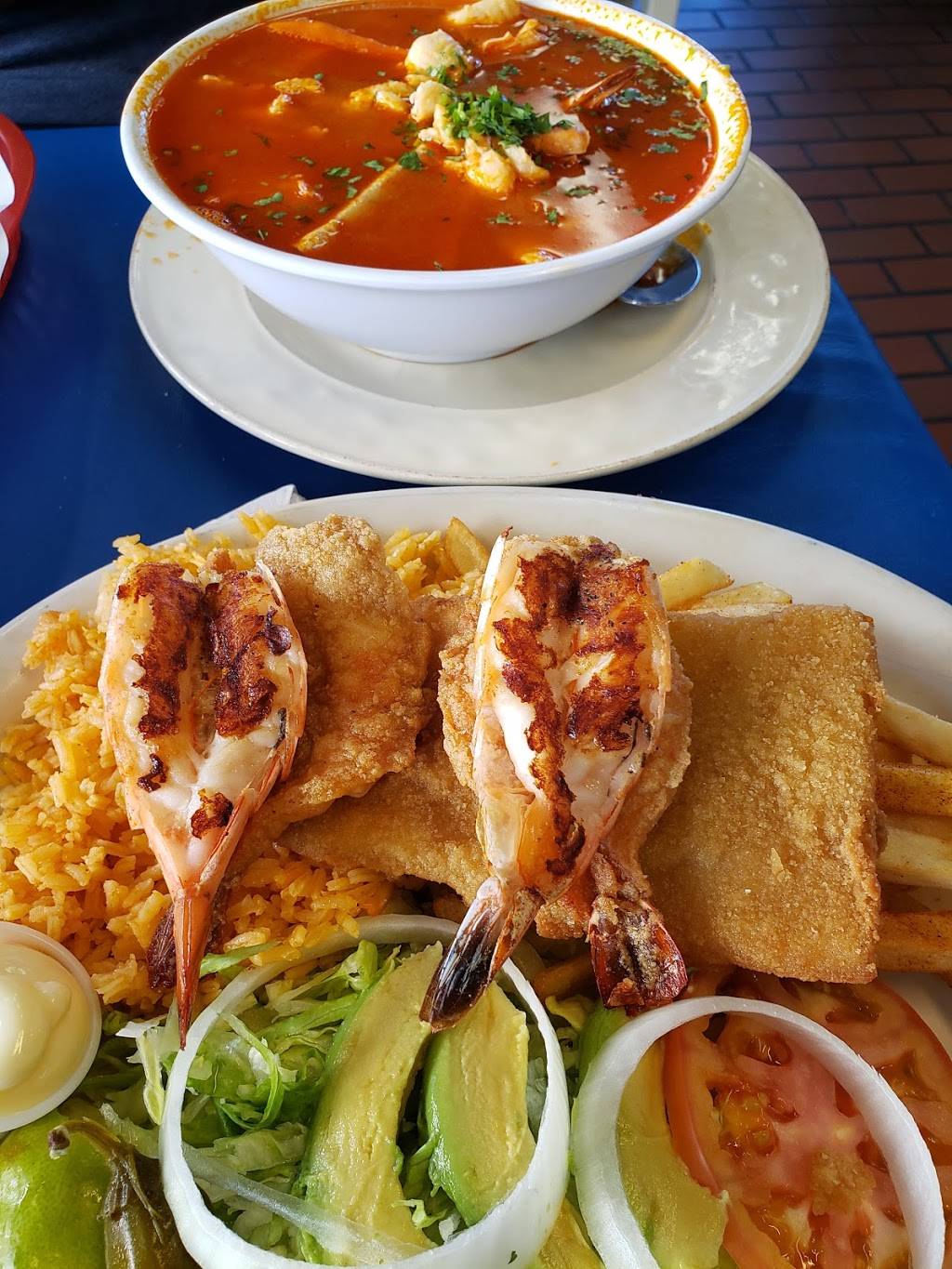 Mariscos La Reyna | 3349 W Illinois Ave, Dallas, TX 75211, USA | Phone: (214) 339-8630