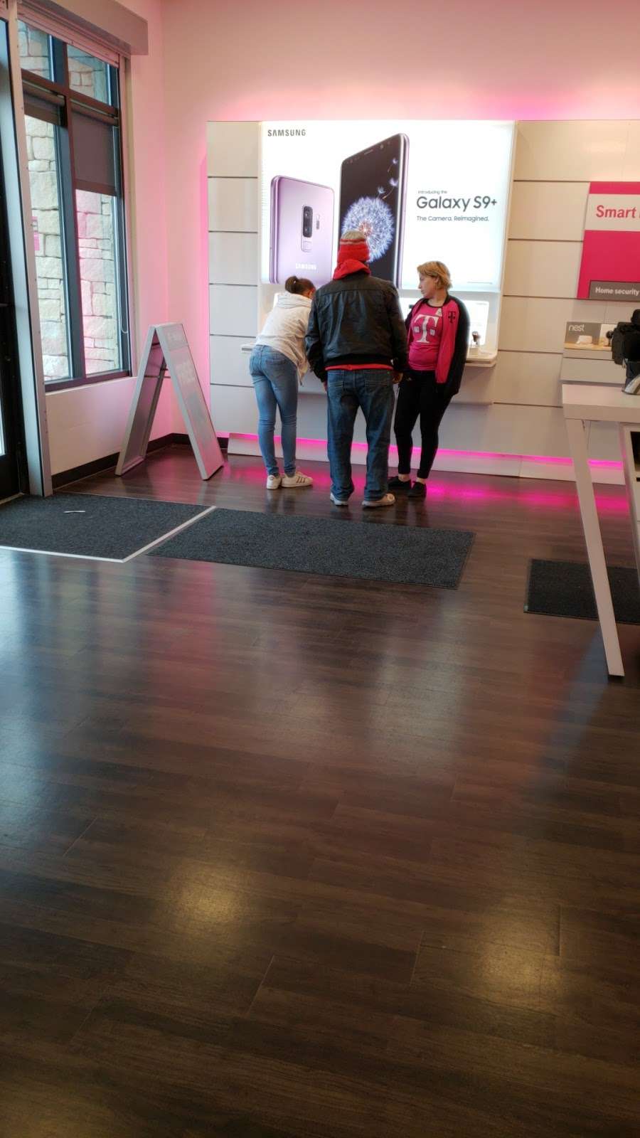 T-Mobile | 151 S 18th St F & G, Kansas City, KS 66102 | Phone: (913) 203-7811