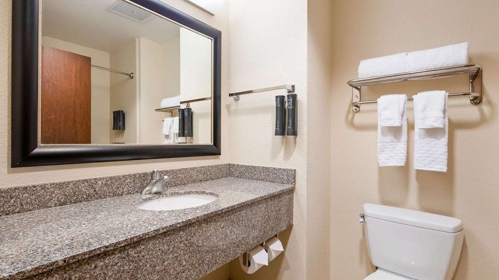 Best Western Plus Chain of Lakes Inn & Suites | 1321 N 14th St, Leesburg, FL 34748, USA | Phone: (352) 460-0118