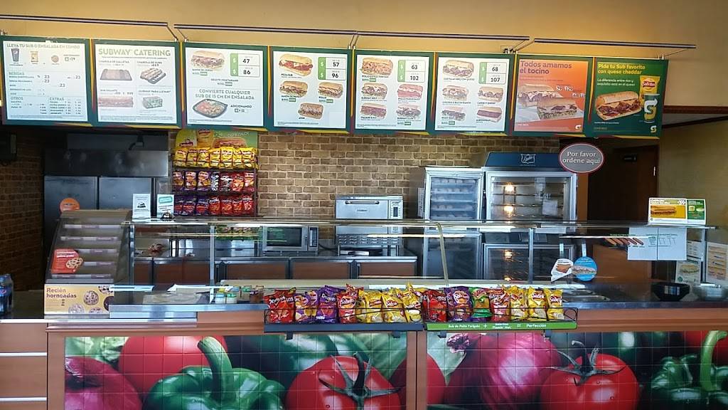 Subway | Av de las Torres 102-1, Salvarcar, 32546 Cd Juárez, Chih., Mexico | Phone: 656 624 1166