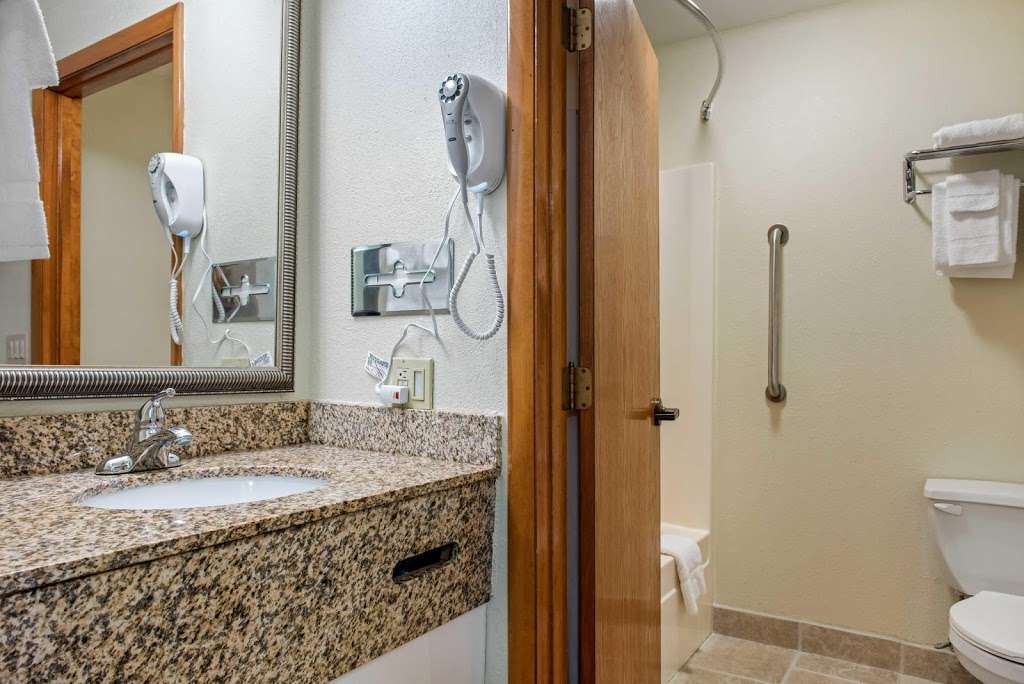 Quality Inn | 1100 W Rappel Ave Drive, Bloomington, IN 47404, USA | Phone: (812) 558-2289