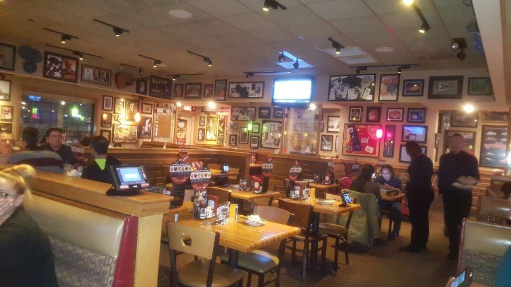 Applebees Grill + Bar | 2720 Veterans Road West, Staten Island, NY 10309, USA | Phone: (718) 943-1200