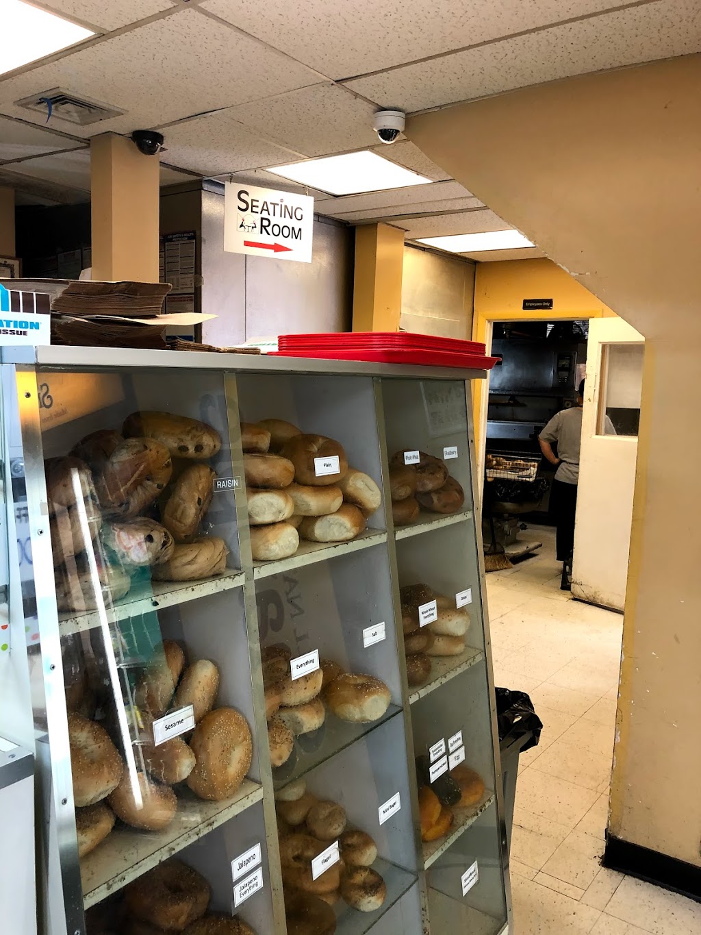 Lemoine Hot Bagels & Deli | 2455 Lemoine Ave, Fort Lee, NJ 07024, USA | Phone: (201) 585-1988