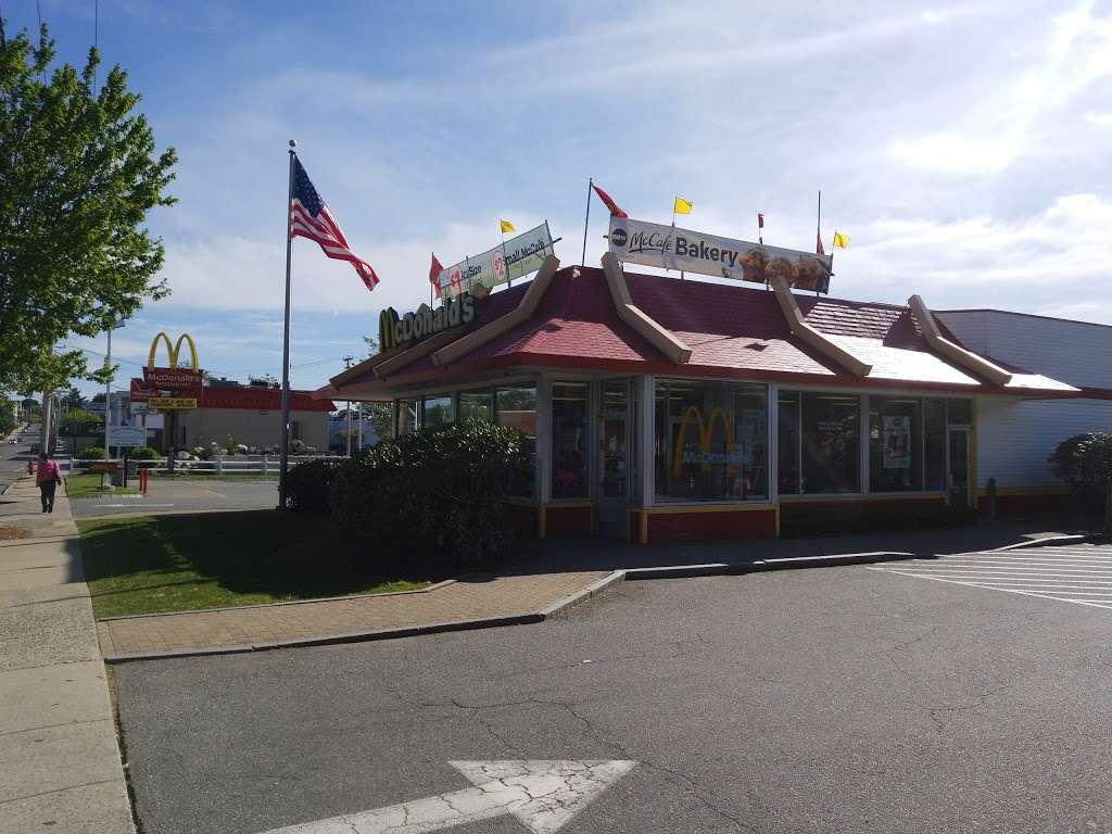 McDonalds | 114 Broadway, Malden, MA 02148, USA | Phone: (781) 322-4443