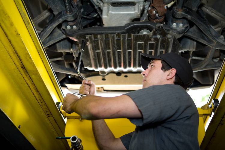 Express Oil Change & Tire Engineers | 2556 Rocky Ridge Rd, Vestavia Hills, AL 35243, USA | Phone: (205) 823-8175