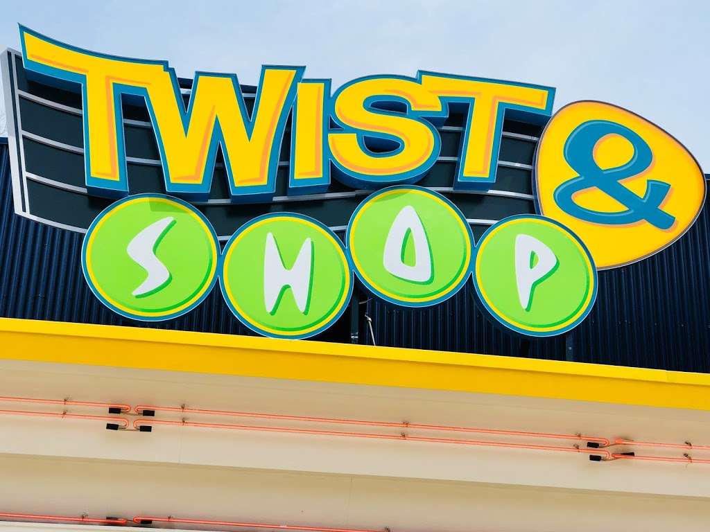 Twist & Shop | 16000 Theme Park Way, Doswell, VA 23047, USA | Phone: (804) 876-5000