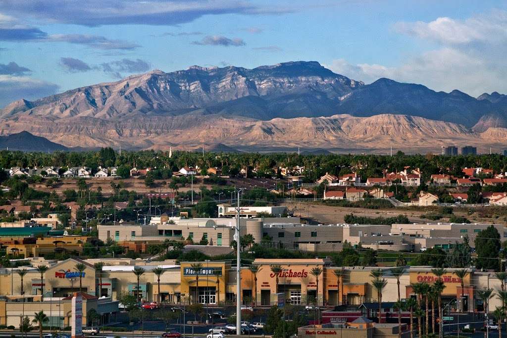 Parkway Townhomes | 2675 Windmill Pkwy, Henderson, NV 89074, USA | Phone: (702) 897-5033