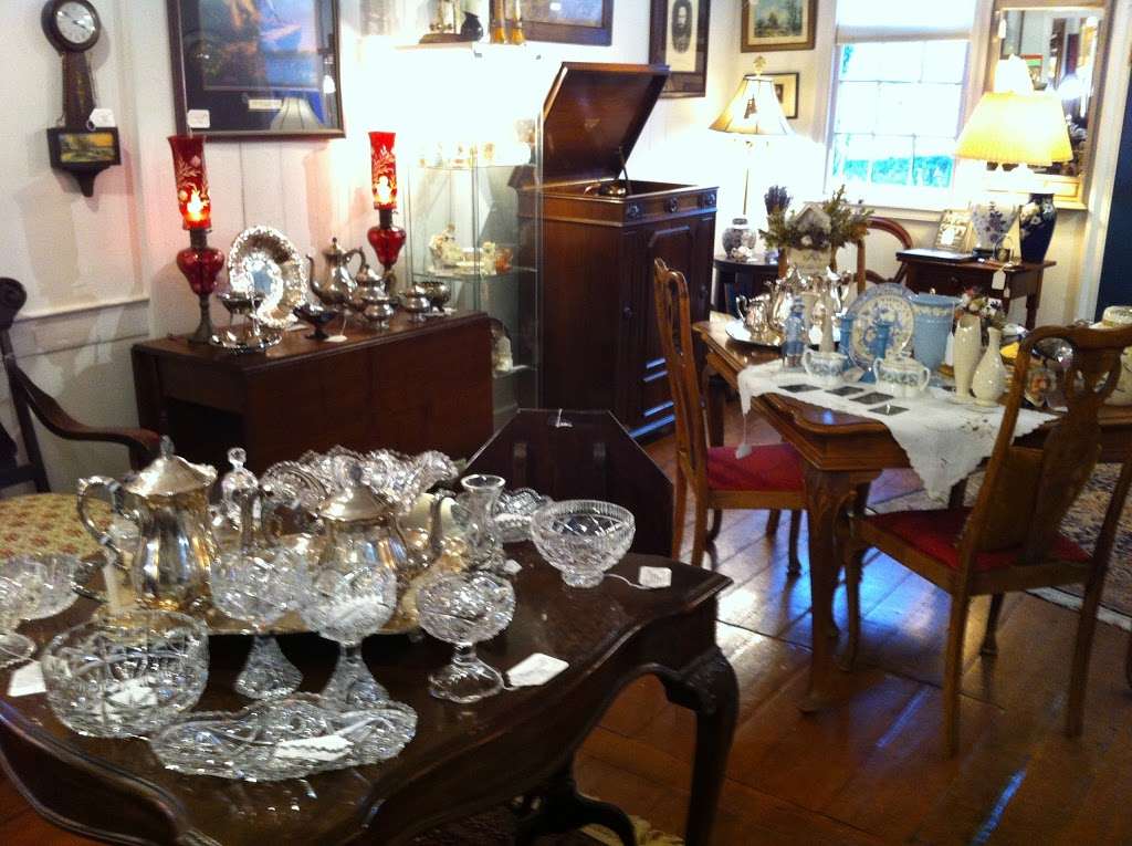 Antiques At Middle Street | 325 Middle St, Washington, VA 22747, USA | Phone: (540) 675-1103