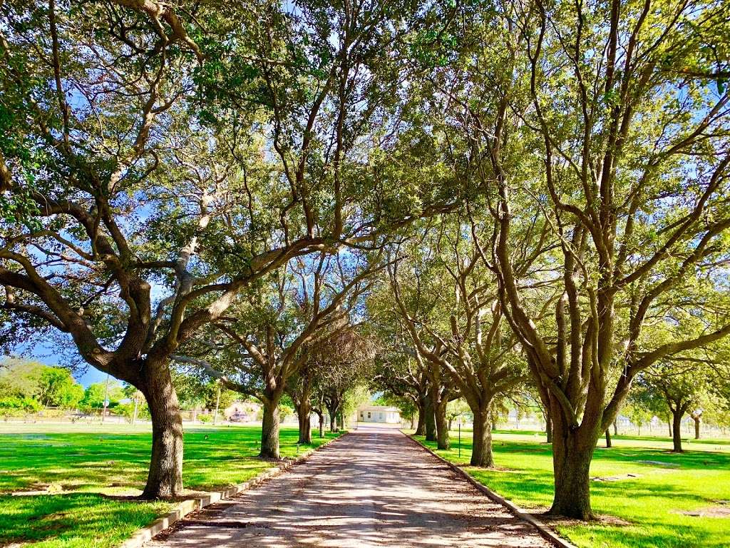 Delray Beach Memorial Gardens Municipal Cemetery | 700 SW 8th Ave, Delray Beach, FL 33446, USA | Phone: (561) 243-7050