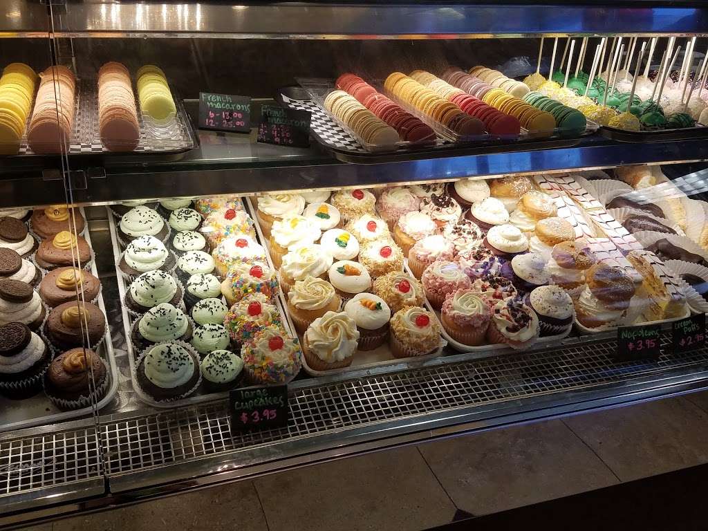 Créme de la Créme Bakery | 16810 Van Buren Boulevard #101b, Riverside, CA 92504 | Phone: (951) 780-9222