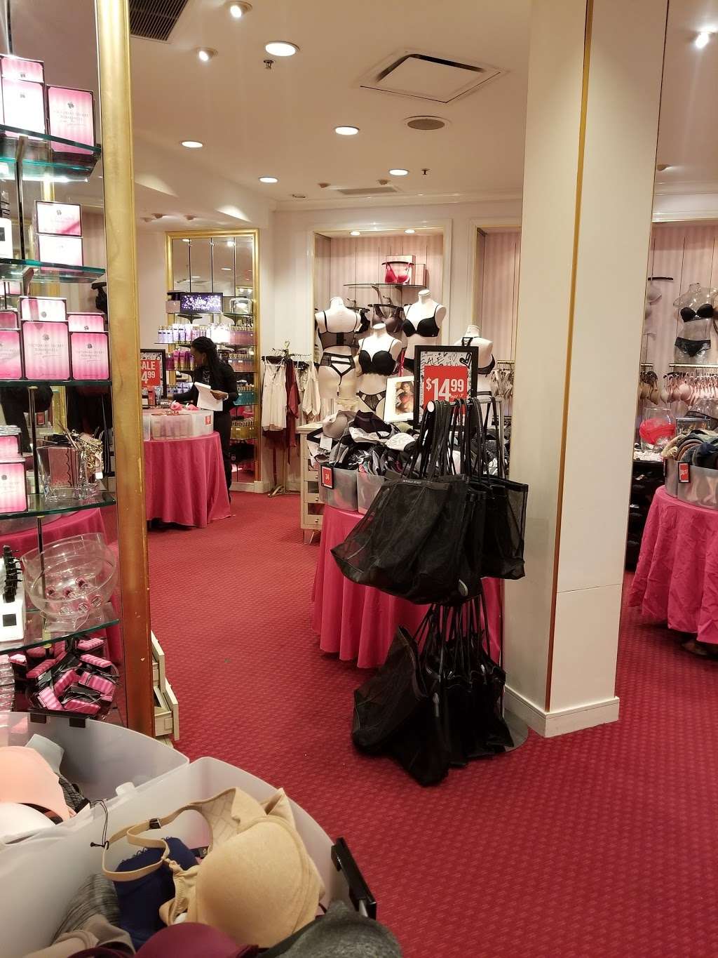 Victorias Secret & PINK | 123 Palmer Park Mall, Easton, PA 18045, USA | Phone: (610) 923-6413