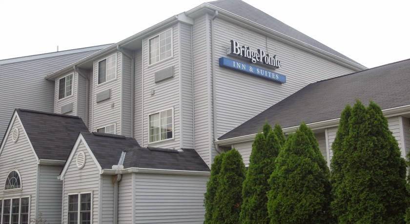 Bridgepointe Inn & Suites | 2600 Lauren Ln, Northwood, OH 43619, USA | Phone: (419) 662-1200