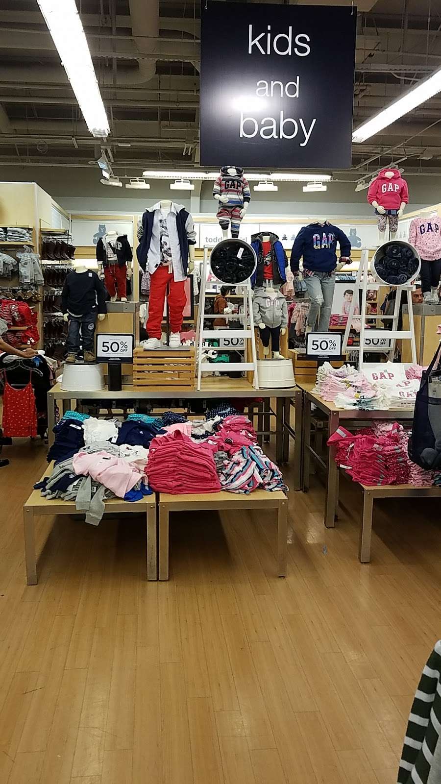 Gap Outlet | 470 Evergreen Ct, Central Valley, NY 10917, USA | Phone: (845) 928-3122