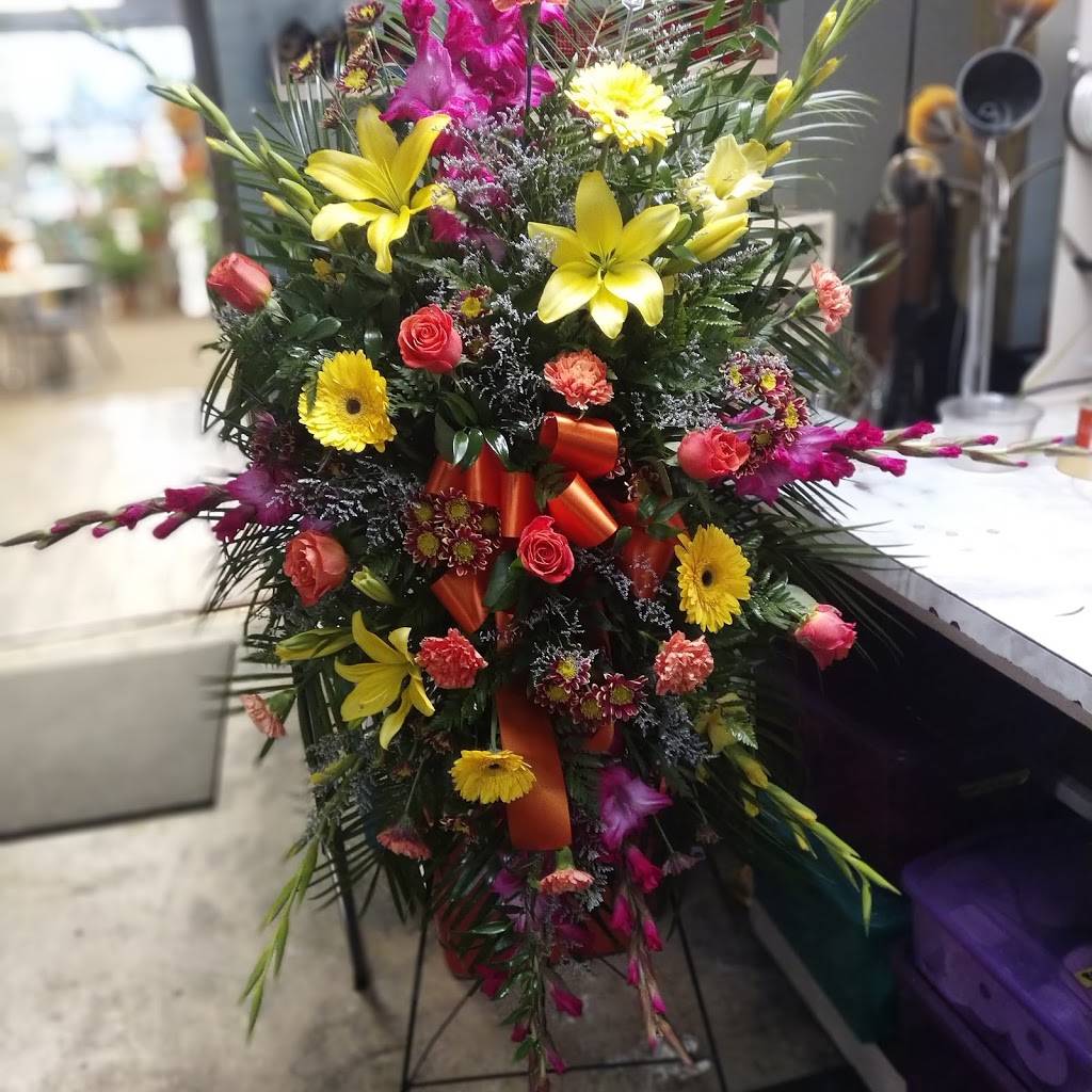 Broadway Florist | 225 S Broadway Ave, Moore, OK 73160 | Phone: (405) 793-8889