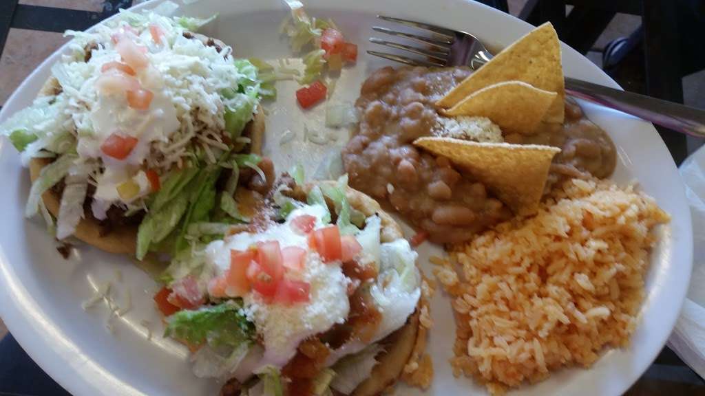 Taqueria Las Comadres #1 | 15008 Alondra Blvd, La Mirada, CA 90638, USA | Phone: (714) 562-9002