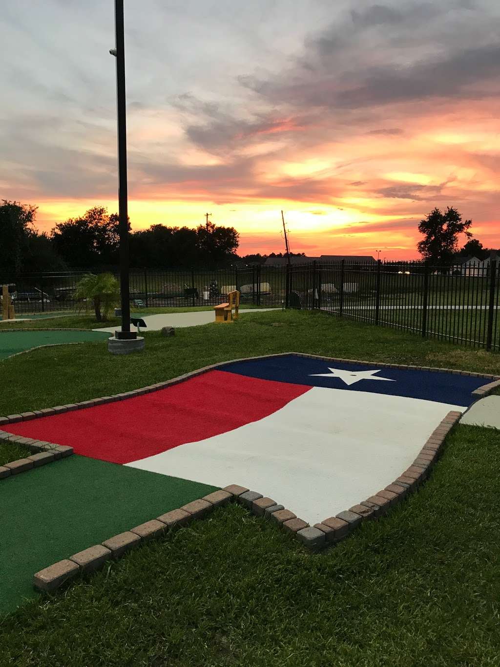 Longview Greens Miniature Golfing | 735 Clepper Dr, Montgomery, TX 77356, USA | Phone: (936) 242-0604