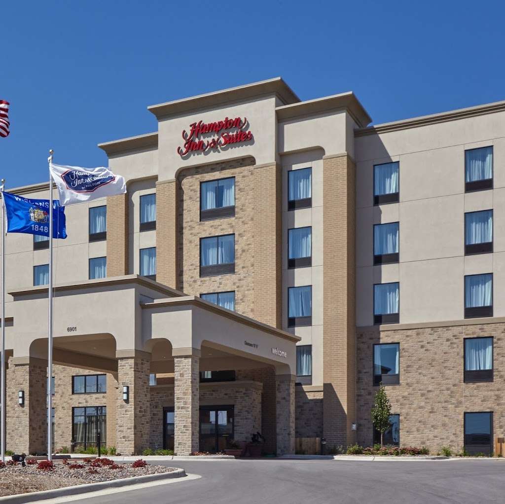 Hampton Inn & Suites Milwaukee/Franklin | 6901 S 76th St, Franklin, WI 53132, USA | Phone: (414) 427-4800