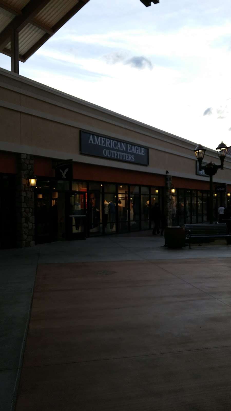 AEO Factory & Aerie Store | Space 805, 5701 Outlets at Tejon Pkwy Suite 805, Arvin, CA 93203 | Phone: (661) 858-2410