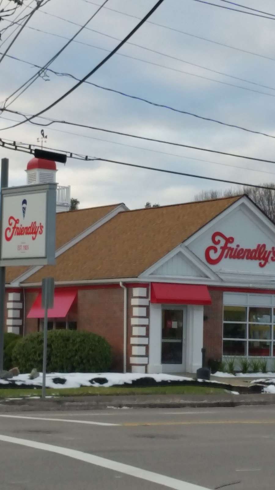 Friendlys | 611 Main St, Stoneham, MA 02180 | Phone: (781) 438-5444