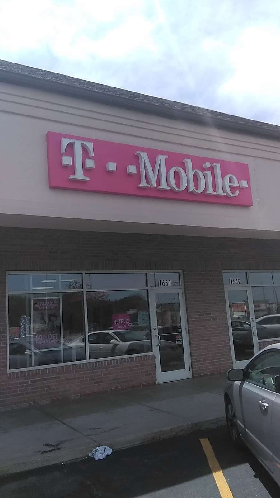 T-Mobile | 1651 E 37th Ave, Hobart, IN 46342 | Phone: (219) 940-1145