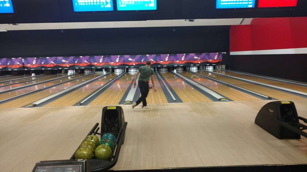 AMF Woodlawn Lanes | 6410 Security Blvd, Baltimore, MD 21207, USA | Phone: (410) 944-6000