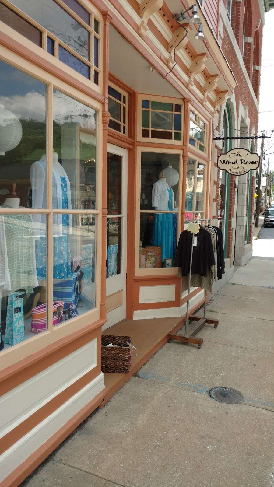 Wind River Clothing & Gifts | 7600 Main St, Sykesville, MD 21784, USA | Phone: (410) 552-8852