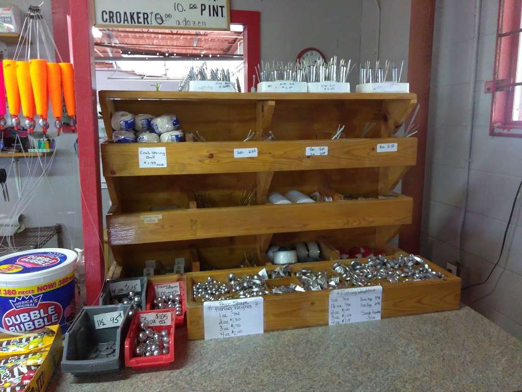 Lees Bait & Tackle | 230 Dike Rd, Texas City, TX 77590, USA | Phone: (409) 945-5675
