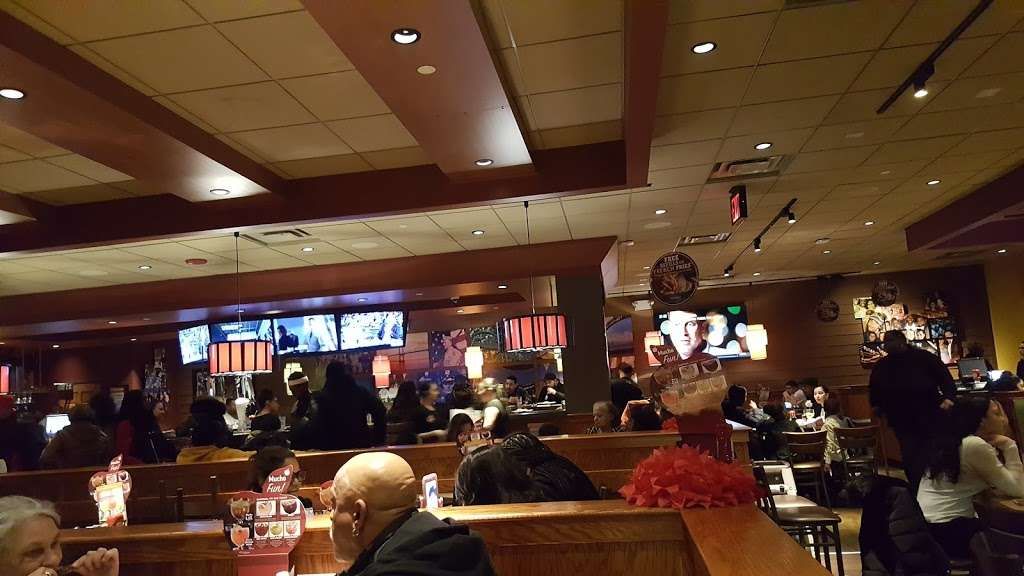 Applebees Grill + Bar | 815 Hutchinson River Pkwy, The Bronx, NY 10465, USA | Phone: (718) 828-5379