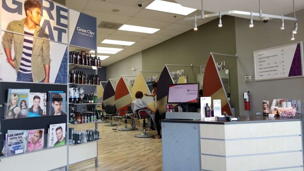 Great Clips | 10727 Narcoossee Rd, Orlando, FL 32832, USA | Phone: (407) 273-4448