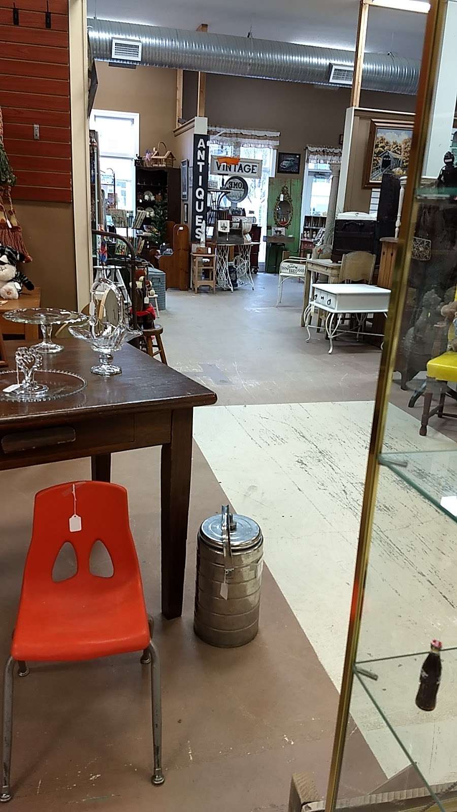 The Parkville Antique Mall | 173 English Landing Dr, Parkville, MO 64152, USA | Phone: (816) 741-6255