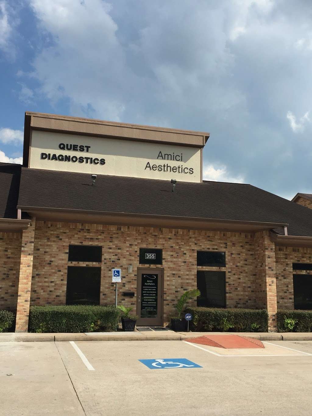 Amici Aesthetics Med Spa | 355 E Parkwood Dr suite b, Friendswood, TX 77546 | Phone: (832) 206-4418